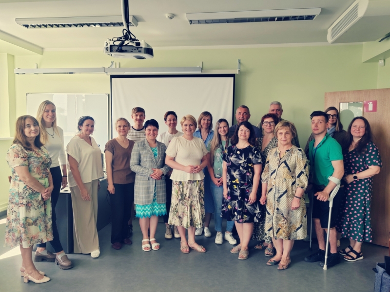 Latvijas Zinātnes padomes Apvārsnis Eiropa Nacionālā kontaktpunkta eksperti kopā ar semināra dalībnikiem mācību telpā
