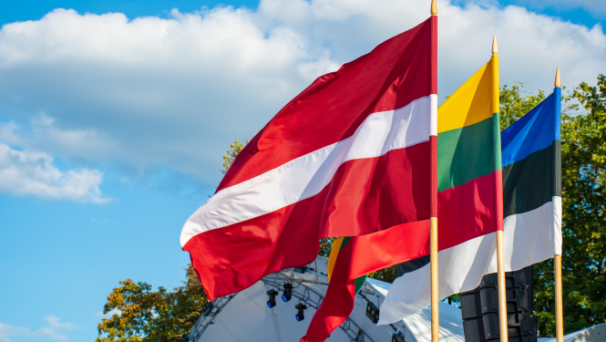 Latvijas, Lietuvas un Igaunijas karogi
